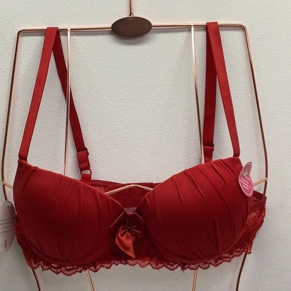 Massam Size Large Red Lace Underwire Bra. Made in Brazil New with Tags
